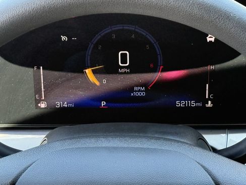 Used 2025 Chevrolet Trax LT FWD image 15