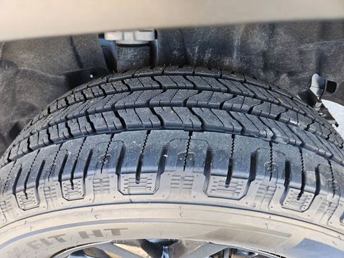 Used 2024 Jeep Grand Cherokee L Laredo image 26