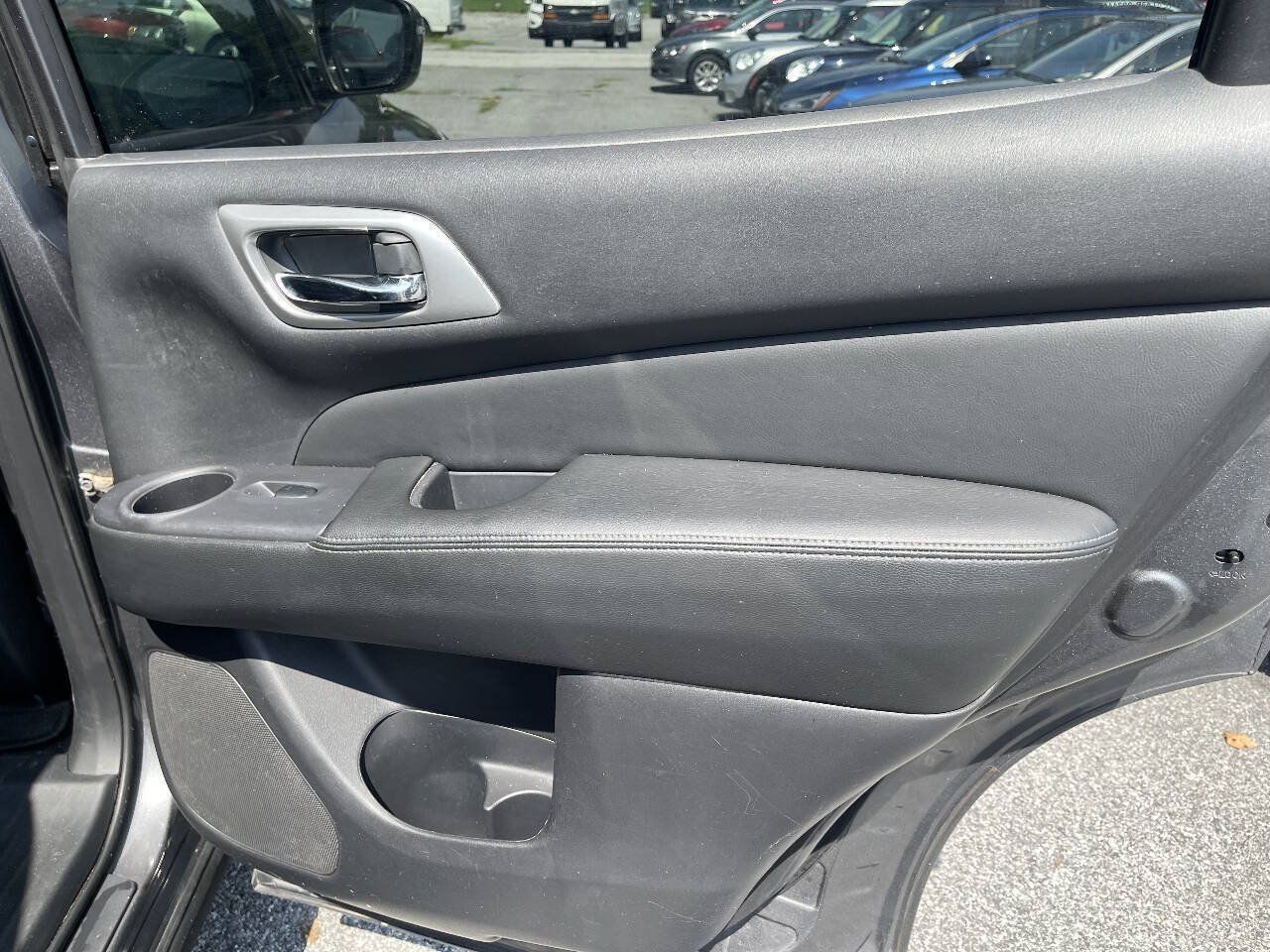 Used 2019 Nissan Pathfinder S AWD/4WD image 27