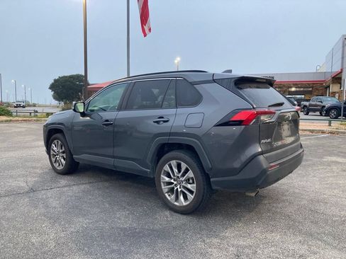 Used 2019 Toyota RAV4 XLE Premium FWD image 5