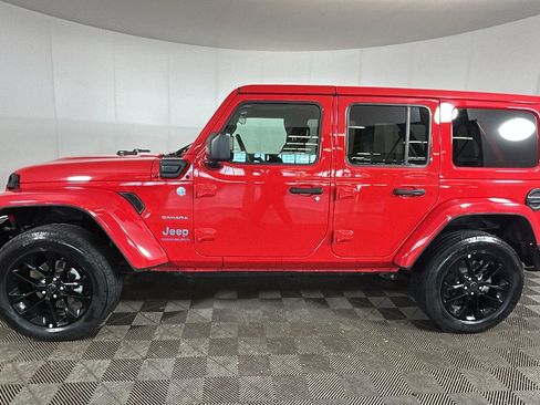 Used 2024 Jeep Wrangler Unlimited Sahara AWD/4WD image 7