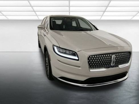 Used 2023 Lincoln Nautilus AWD image 2