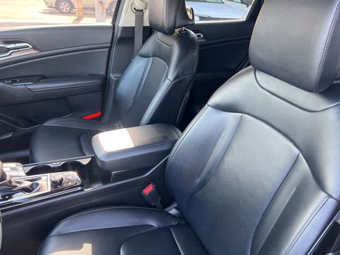 Used 2023 Kia Sportage EX image 5