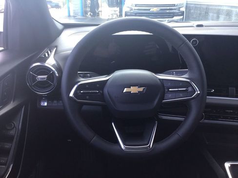 New 2026 Chevrolet Equinox LT w/ Convenience Package II AWD/4WD image 17