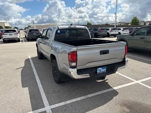 Used 2021 Toyota Tacoma SR5 RWD image 3