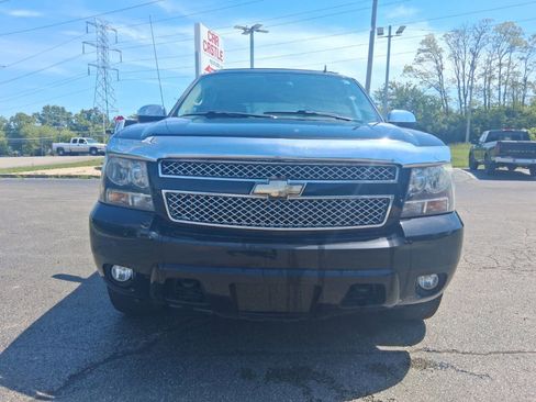 Used 2011 Chevrolet Avalanche LTZ AWD/4WD image 2