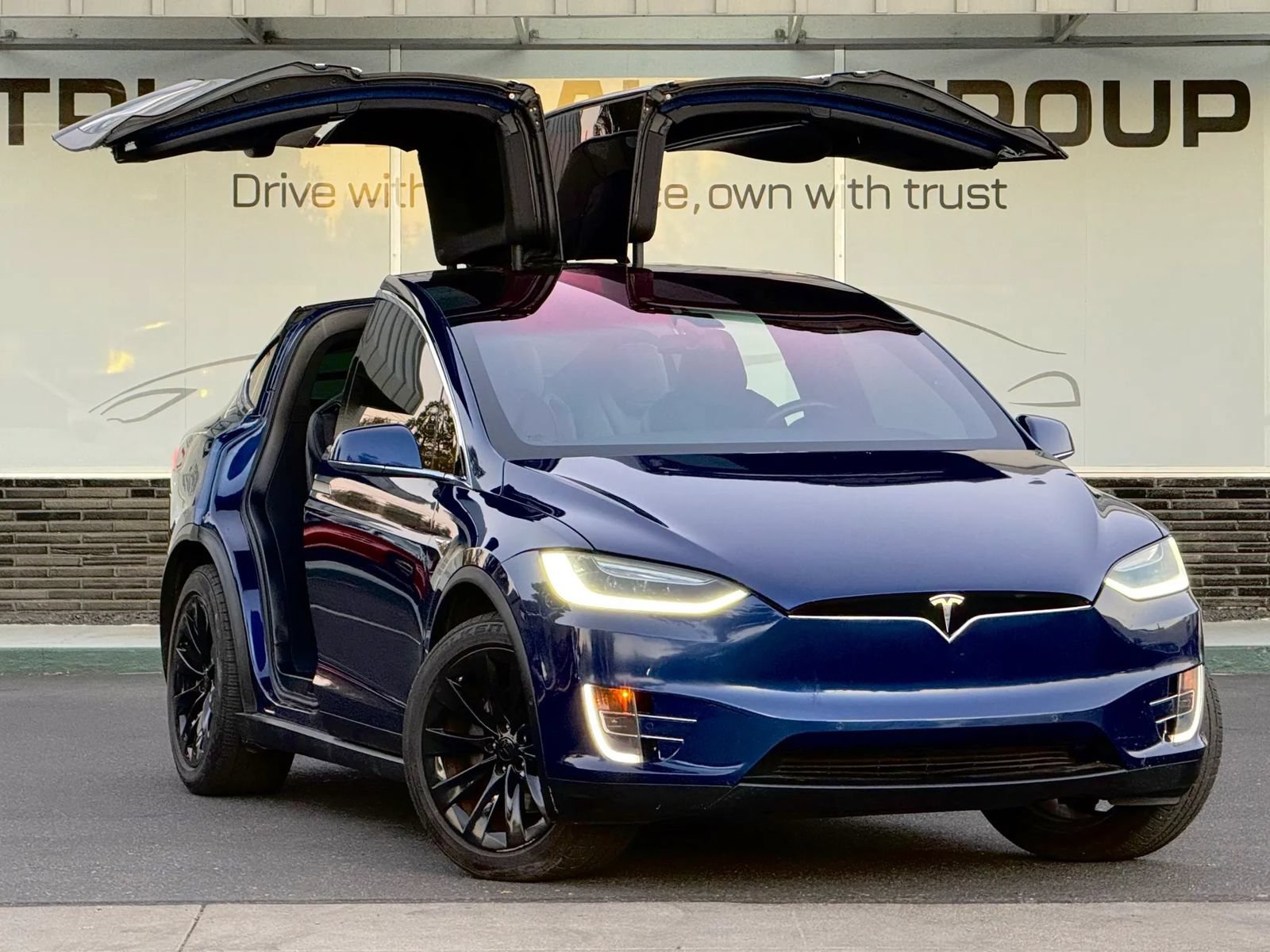Used 2016 Tesla Model X 90D AWD/4WD image 3