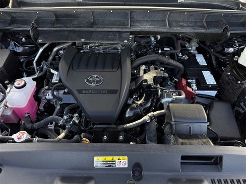 Used 2024 Toyota Highlander XLE image 36