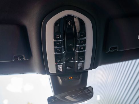 Certified 2026 Porsche Macan Turbo AWD/4WD image 11