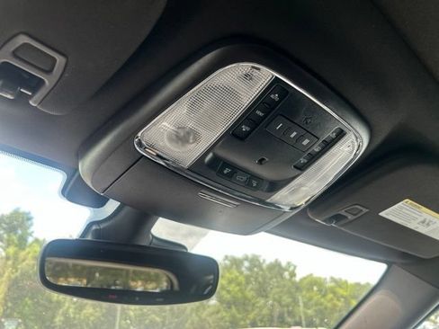 Used 2019 Jeep Grand Cherokee Overland RWD image 12