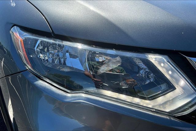 Used 2017 Nissan Rogue SV AWD/4WD image 31