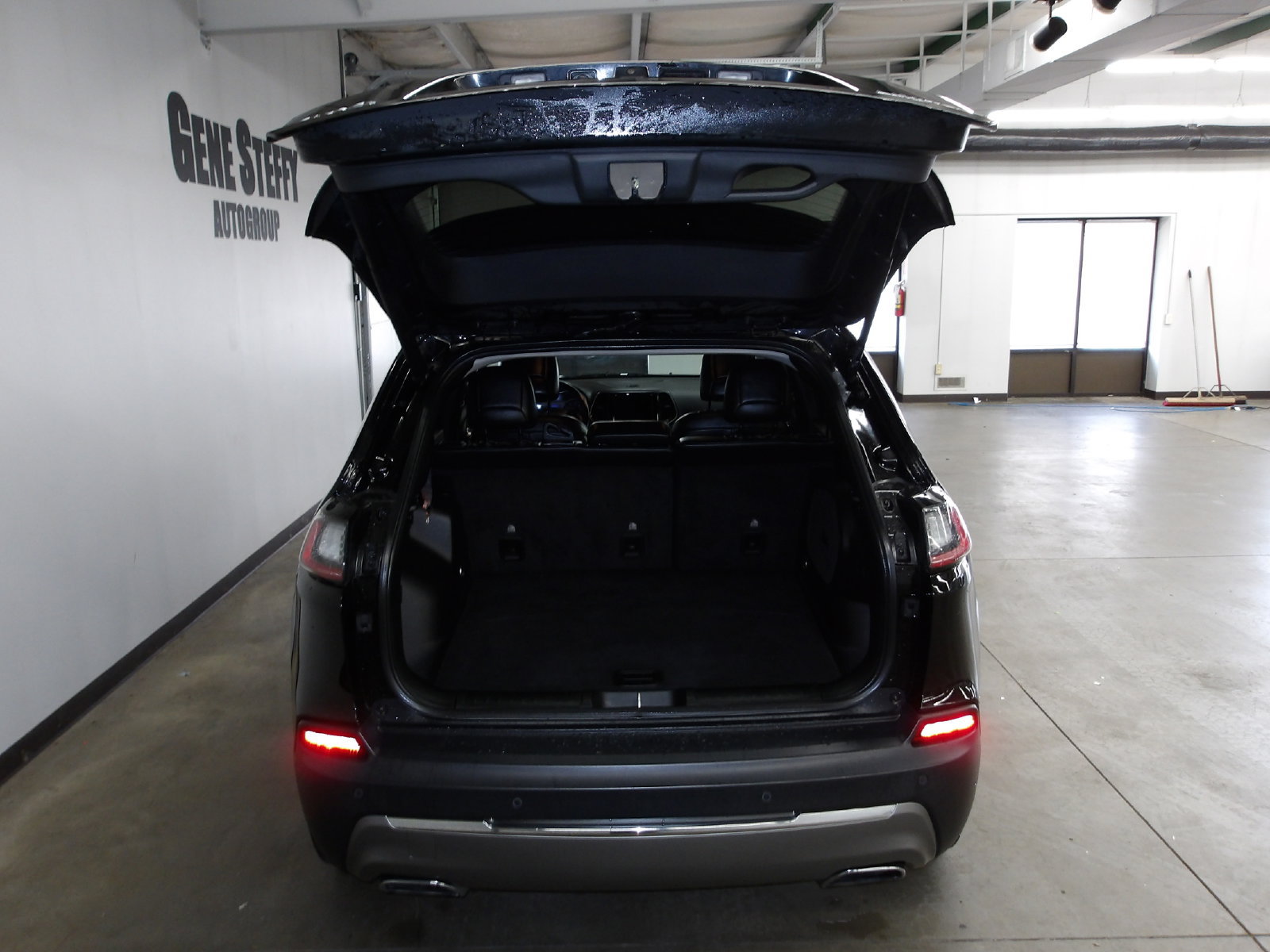 Used 2020 Jeep Cherokee Limited AWD/4WD image 19
