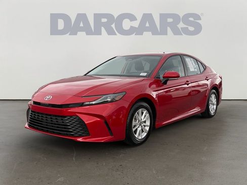 Used 2025 Toyota Camry LE FWD image 3