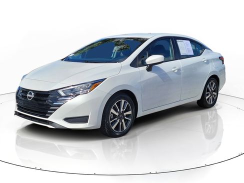 Used 2025 Nissan Versa SV FWD image 3