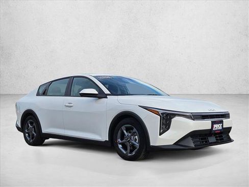 Used 2025 Kia K4 FWD image 3