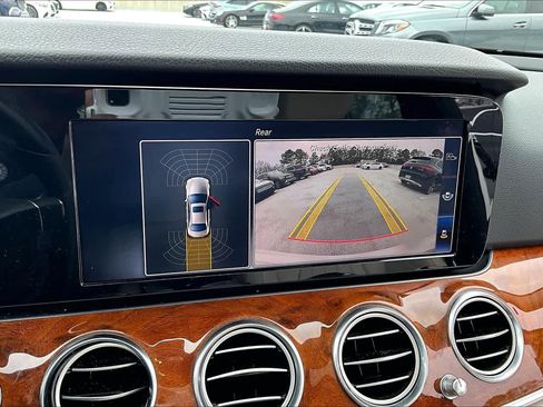 Used 2018 Mercedes-Benz E 300 image 24
