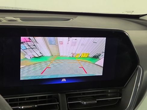 Used 2025 Chevrolet Trax LT FWD image 18