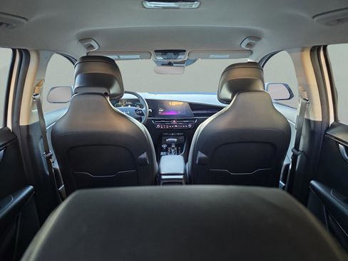Used 2023 Kia Niro EX image 17