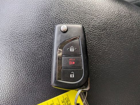 Used 2020 Toyota RAV4 LE AWD/4WD image 26