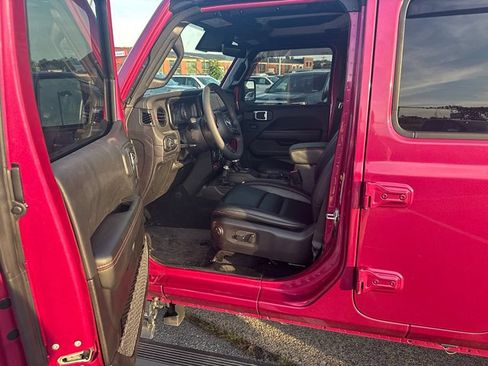 Used 2024 Jeep Gladiator Rubicon w/ Technology Group AWD/4WD image 10
