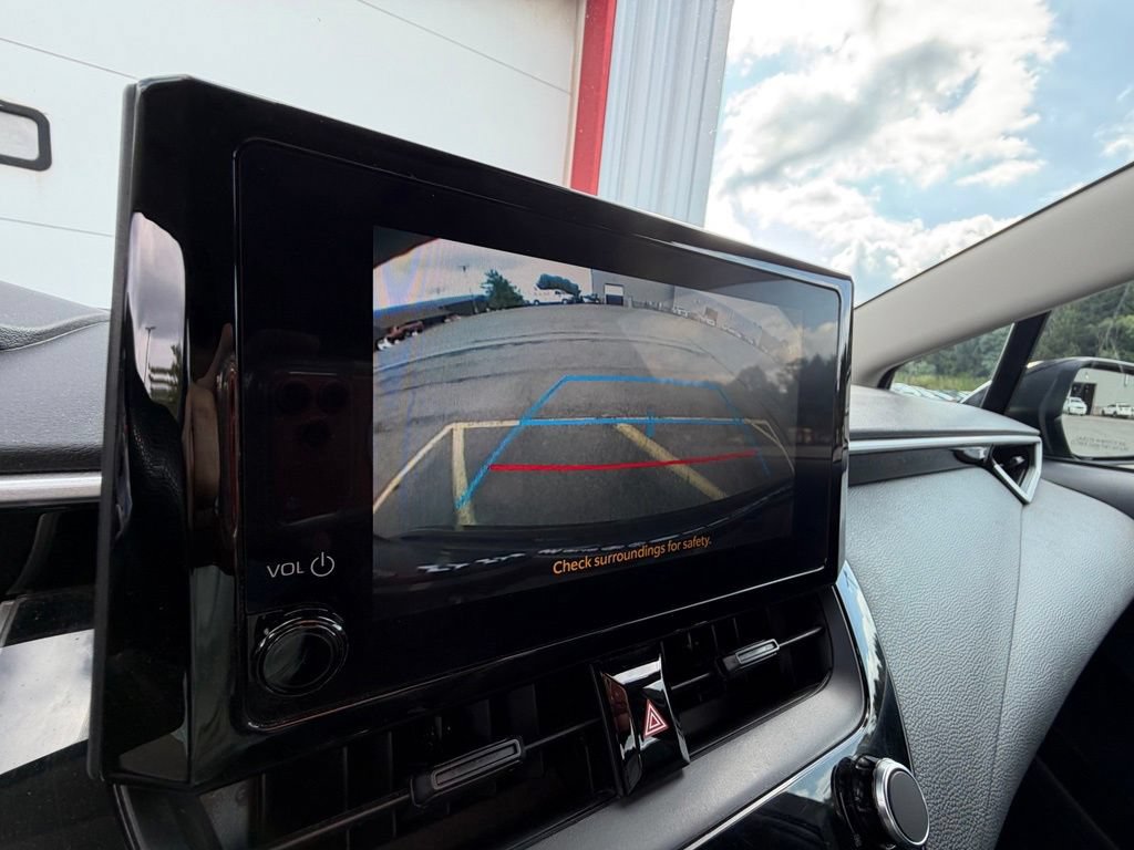Used 2025 Toyota Corolla LE FWD image 19