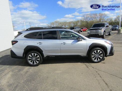 Used 2025 Subaru Outback Limited AWD/4WD image 9