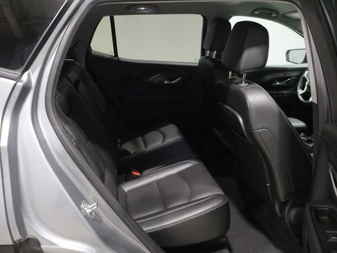 Used 2024 GMC Terrain SLT AWD/4WD image 18