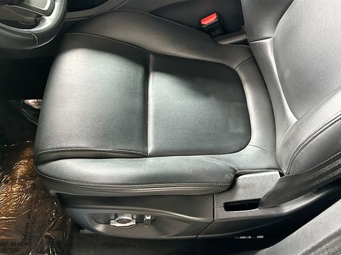 Used 2020 Jaguar F-PACE Premium image 19