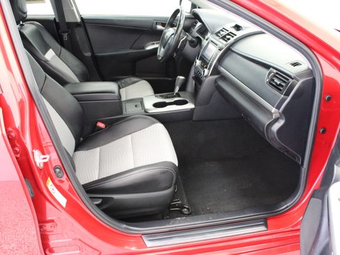 Used 2012 Toyota Camry SE FWD image 35