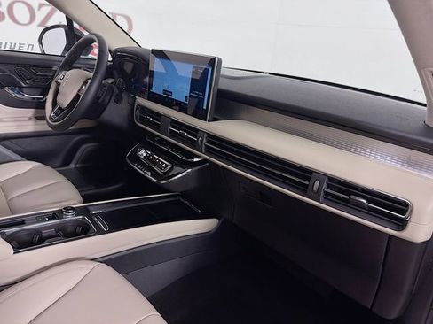 New 2026 Lincoln Corsair Premiere FWD image 30