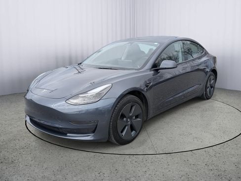 Used 2023 Tesla Model 3 Standard Range image 6