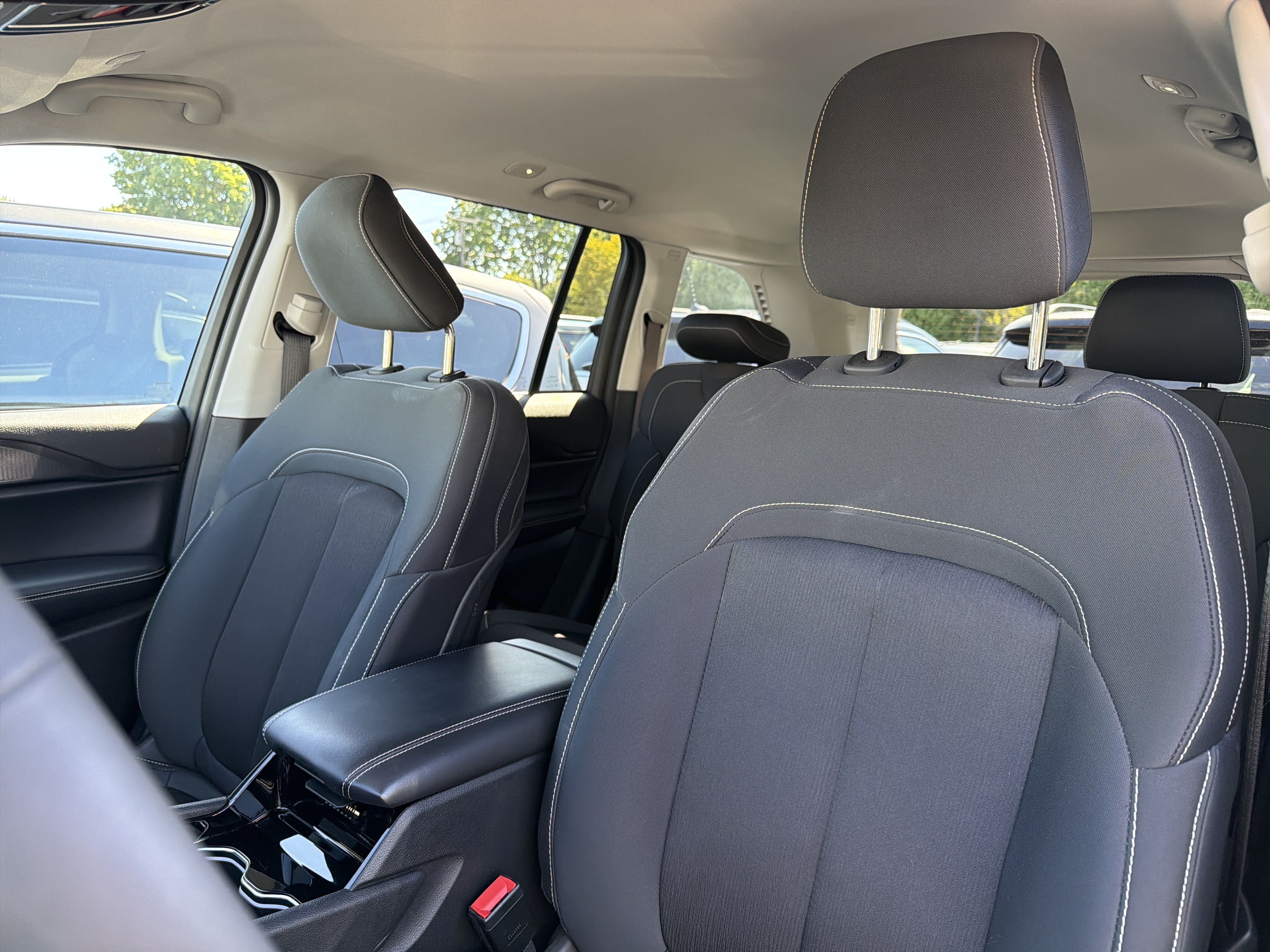 Used 2023 Jeep Grand Cherokee Laredo w/ Luxury Tech Group I AWD/4WD image 8