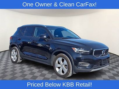 Used 2022 Volvo XC40 T5 Momentum