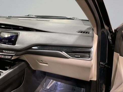 Used 2019 Cadillac XT4 Premium Luxury FWD image 17