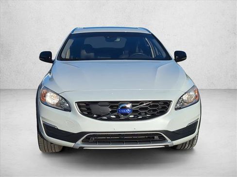 Used 2018 Volvo V60 T5 Cross Country w/ Convenience Package image 2