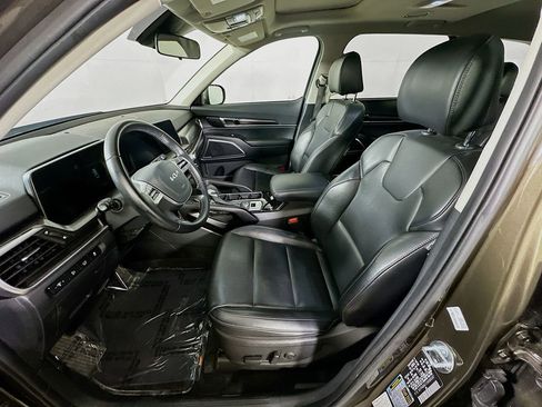 Used 2025 Kia Telluride S image 16