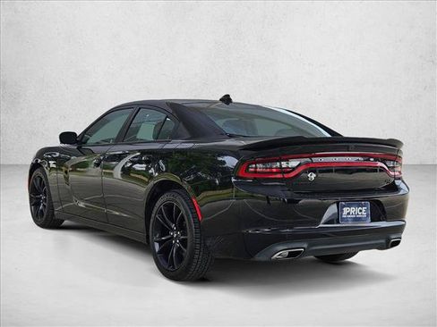 Used 2017 Dodge Charger R/T w/ Navigation & Travel Group RWD image 5