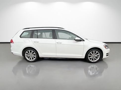 Used 2017 Volkswagen Golf S FWD image 2