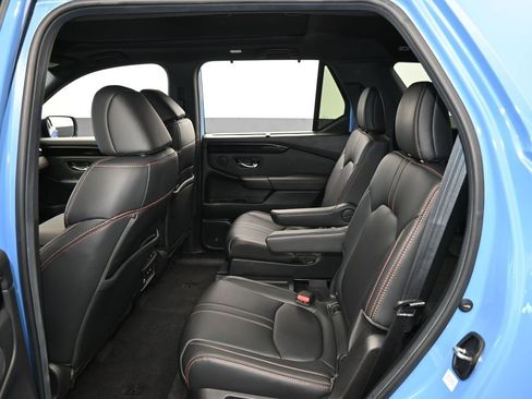 Used 2025 Honda Pilot TrailSport image 37