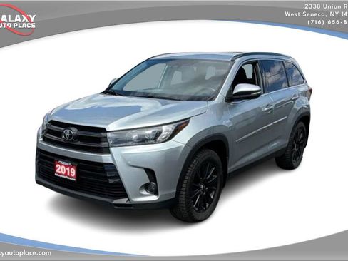 Used 2019 Toyota Highlander SE AWD/4WD image 1
