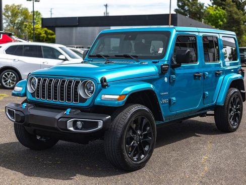 Used 2024 Jeep Wrangler Unlimited Sahara w/ Technology Group AWD/4WD image 4