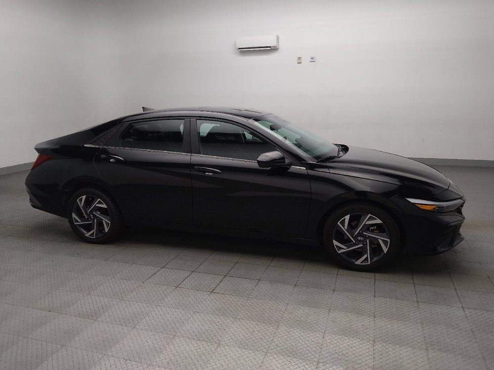 Used 2025 Hyundai Elantra SEL FWD image 11