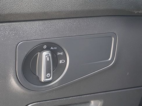 Used 2022 Volkswagen Tiguan SE FWD image 13