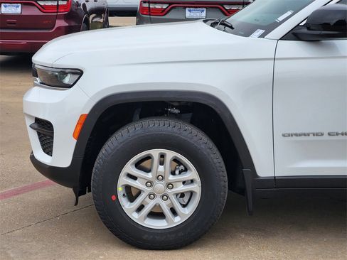 New 2025 Jeep Grand Cherokee Laredo w/ MOPAR Finishing Package image 6