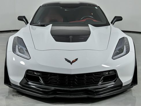 Used 2016 Chevrolet Corvette Z06 w/ 3LZ Preferred Equipment Group RWD image 4
