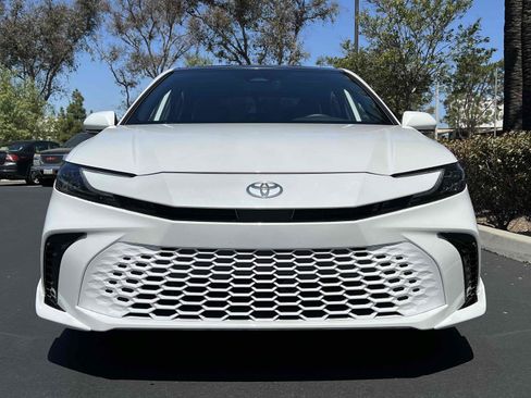 Used 2025 Toyota Camry XSE FWD image 37