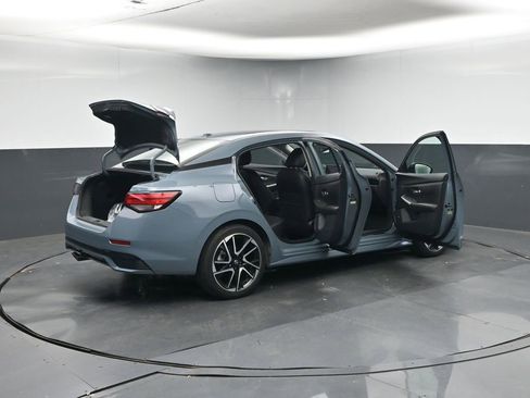 Used 2024 Nissan Sentra SR w/ SR Premium Package image 44