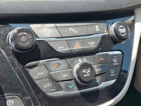 Used 2020 Chrysler Pacifica Touring-L Plus FWD image 17
