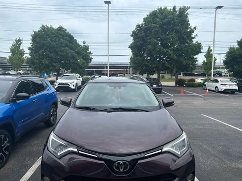 Used 2018 Toyota RAV4 XLE w/ Plus Extra Value Package AWD/4WD image 2
