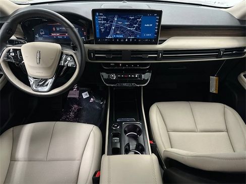 New 2026 Lincoln Corsair Reserve w/ Towing Package image 18